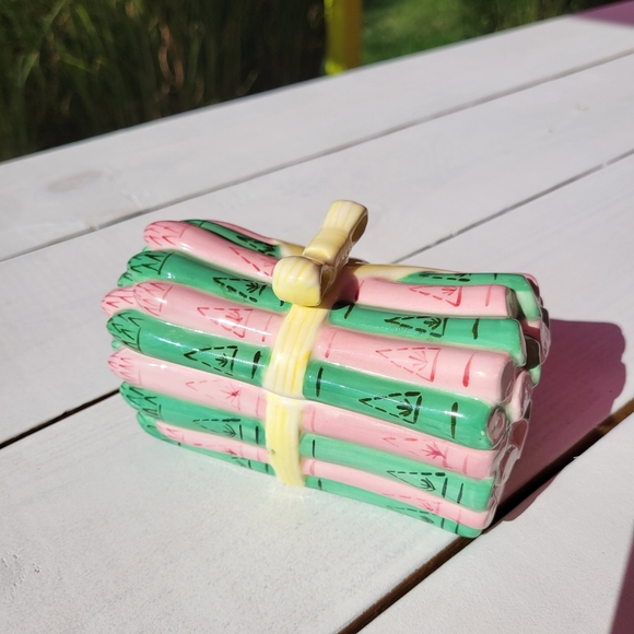 Metropolitan Museum of Art Other - 1994 Metropolitan Museum of Art Pink & Green Asparagus Trinket Box ~ Spring ~